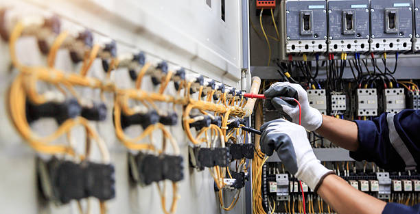 Professional Electrician technician working in Lincoln Village, OH